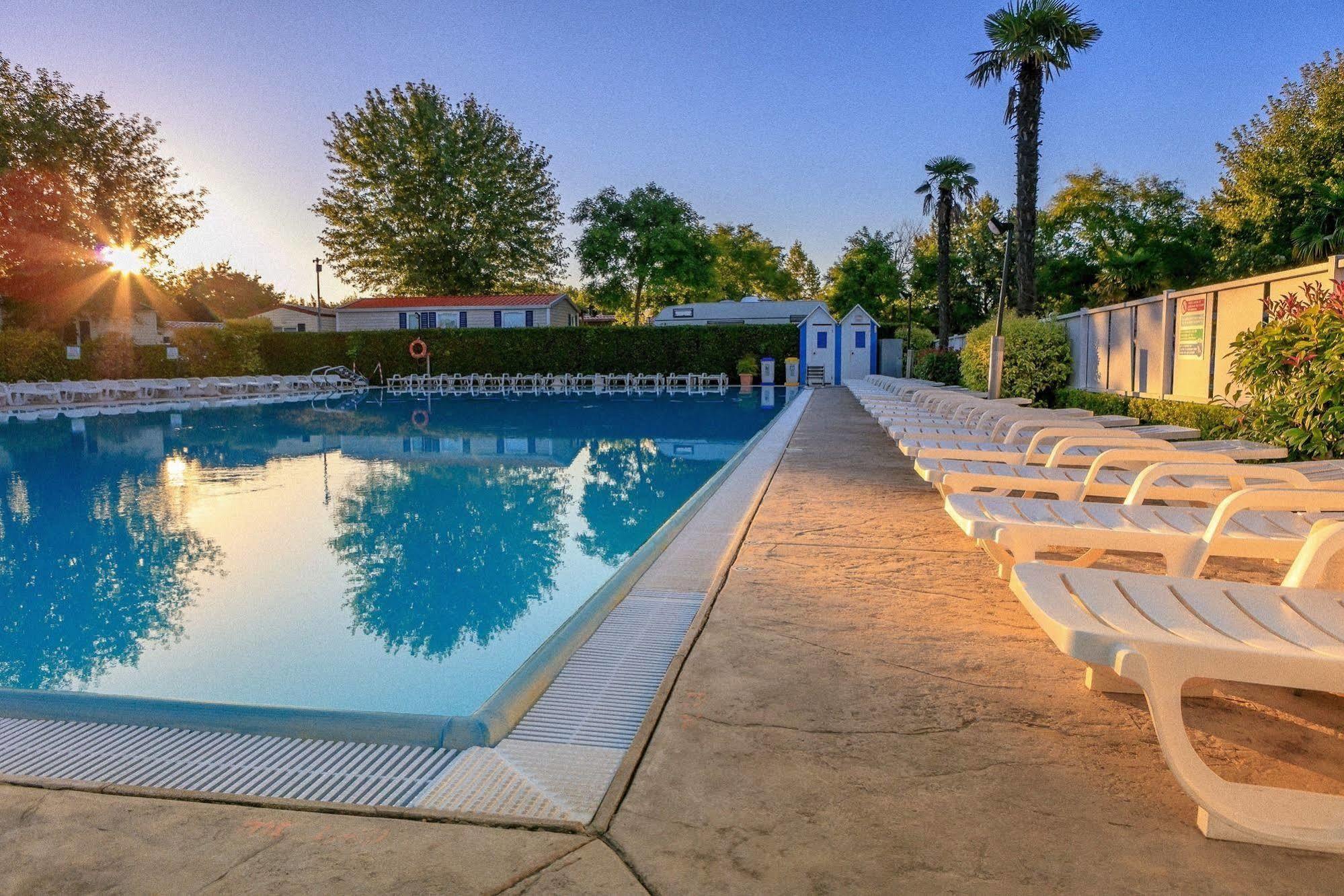 Butterfly Camping Village Peschiera del Garda Ngoại thất bức ảnh